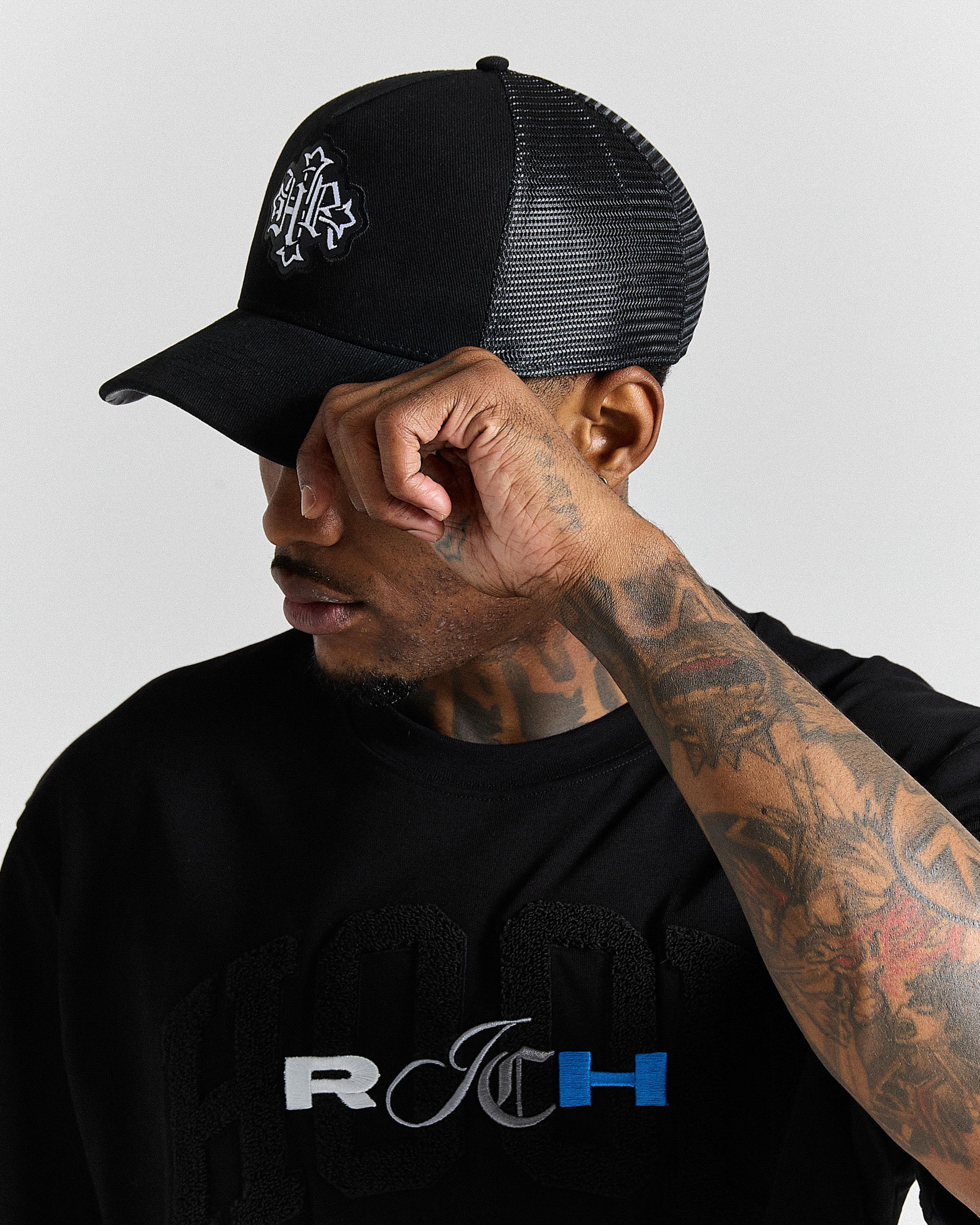 Virtux 5 Panel Trucker Cap - Black/White - Image 9
